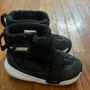 Toddler boy Nike flex boots 10c